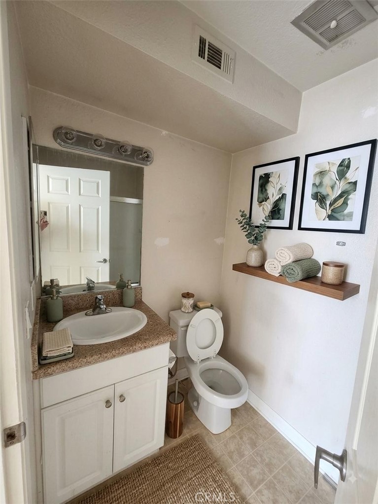 5545 Canoga Avenue 213 Property Photo 7