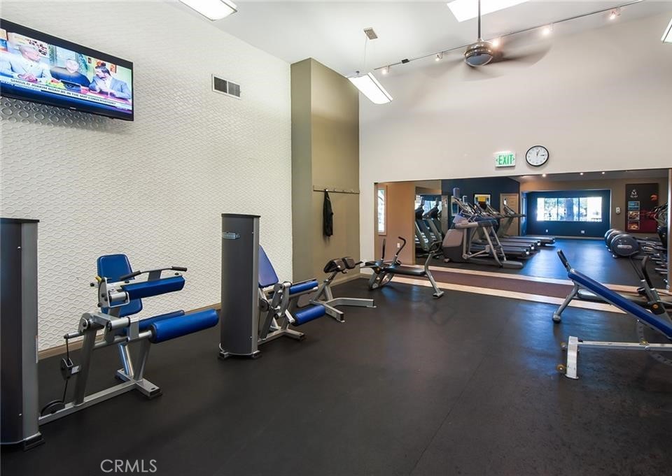 5545 Canoga Avenue 213 Property Photo 15