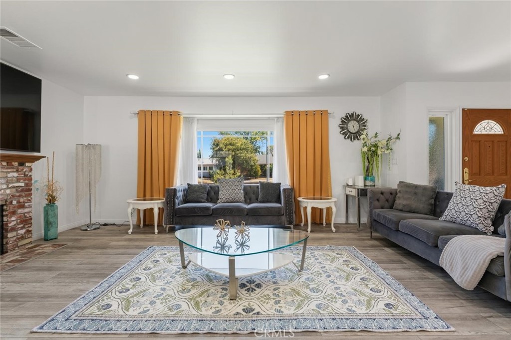6201 Tampa Property Photo 1