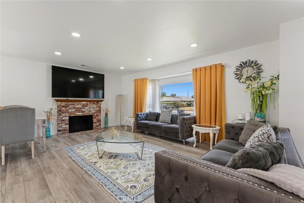 6201 Tampa Property Photo 3