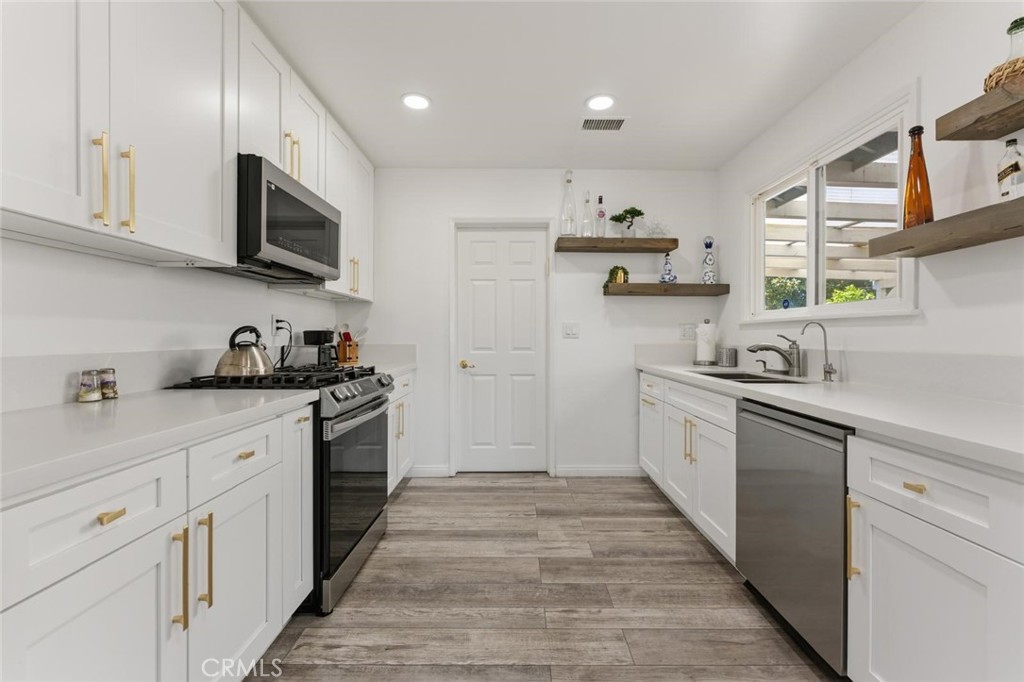6201 Tampa Property Photo 5