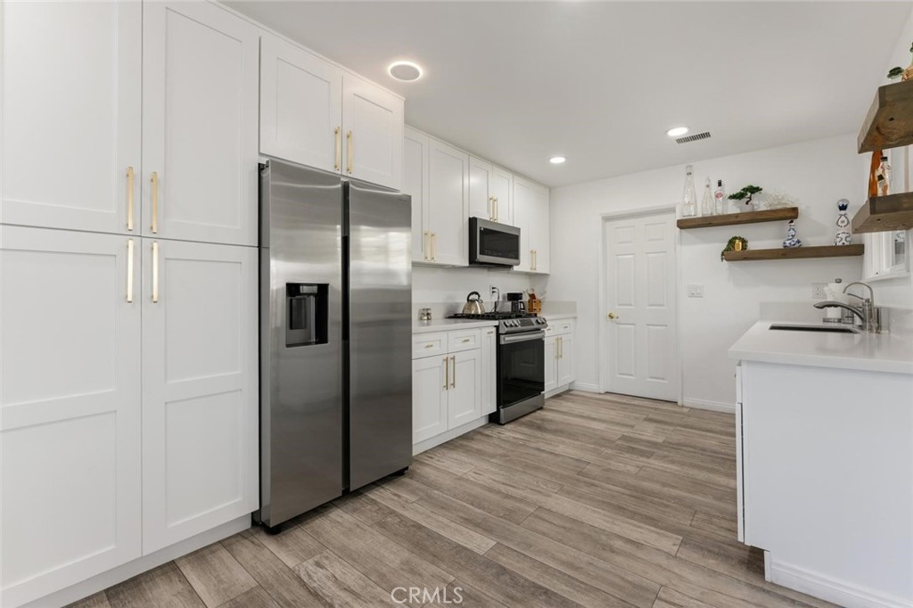 6201 Tampa Property Photo 6