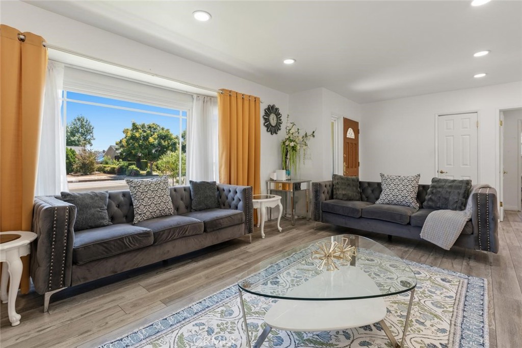 6201 Tampa Property Photo 7