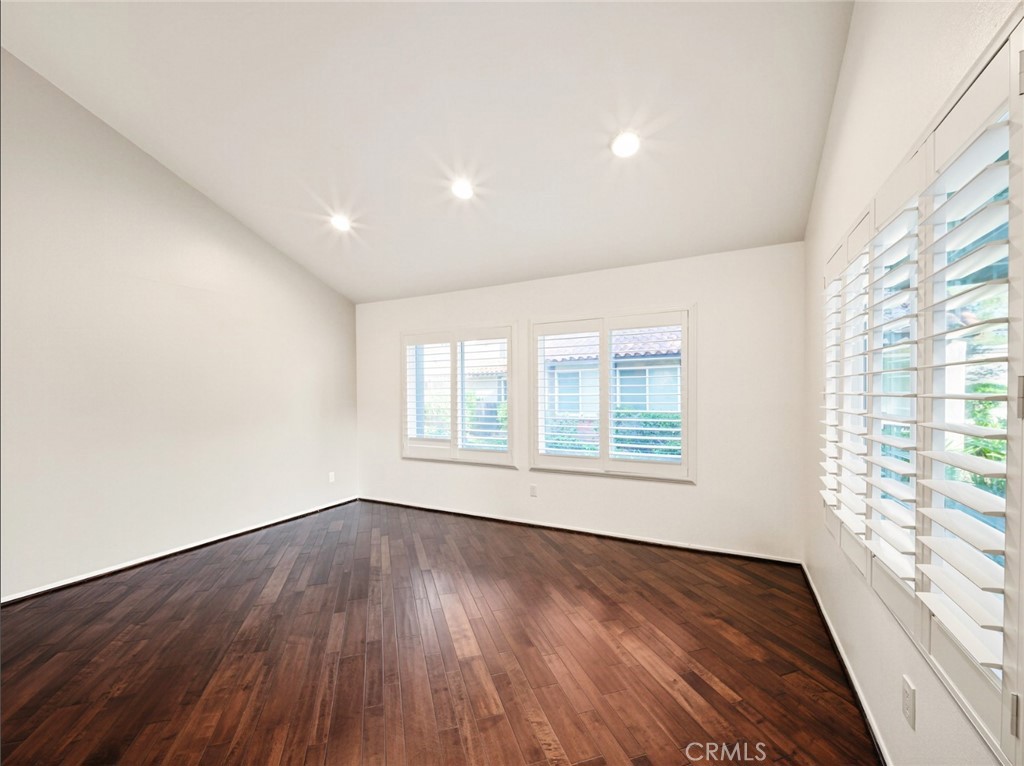 27564 Rondell Property Photo 5