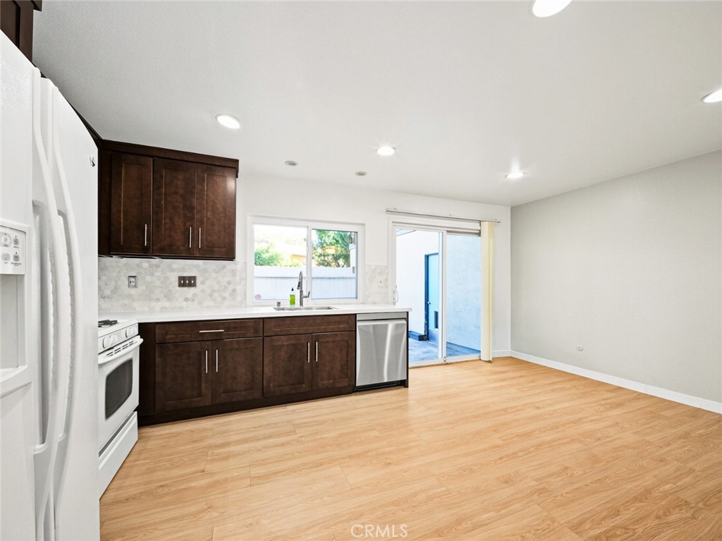 27564 Rondell Property Photo 12