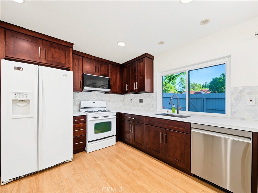 27564 Rondell Property Photo 15
