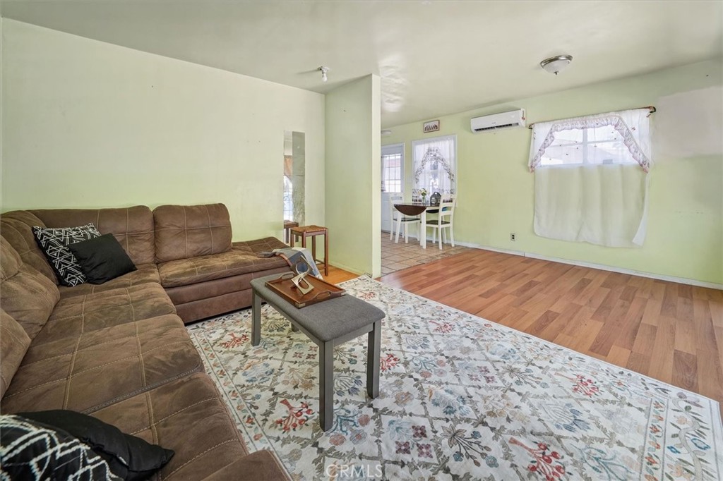 1311 Knox Street Property Photo 10