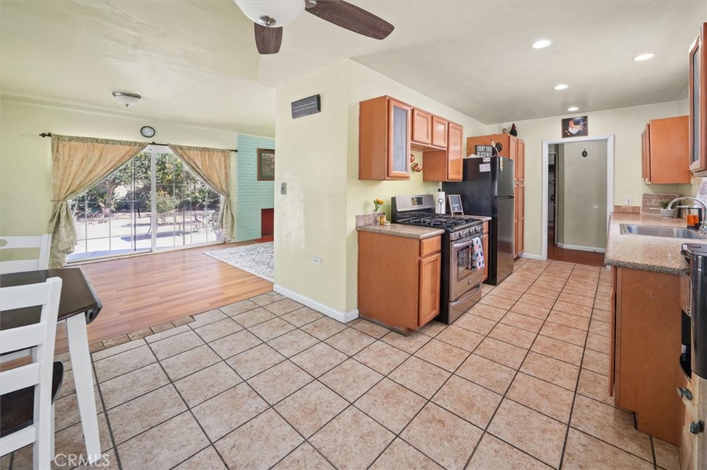 1311 Knox Street Property Photo 11
