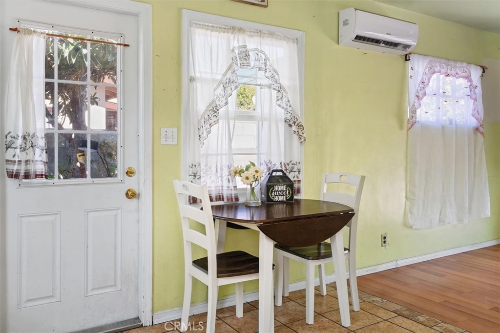 1311 Knox Street Property Photo 14