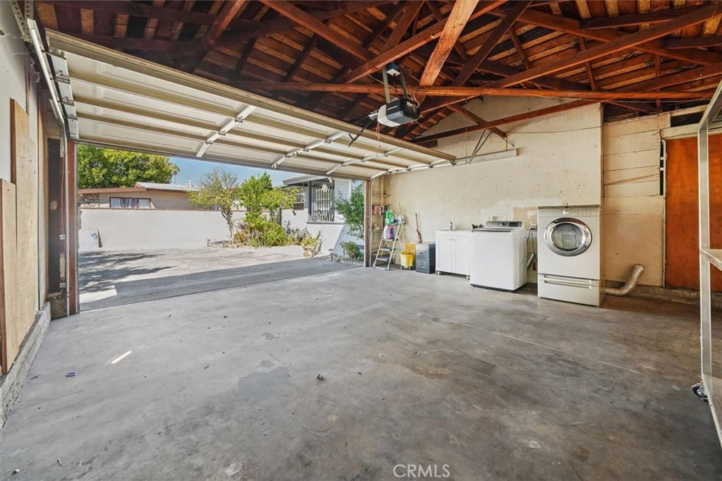 1311 Knox Street Property Photo 34