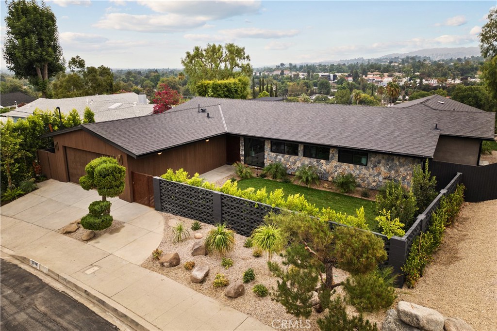 5746 Mcdonie Property Photo 4