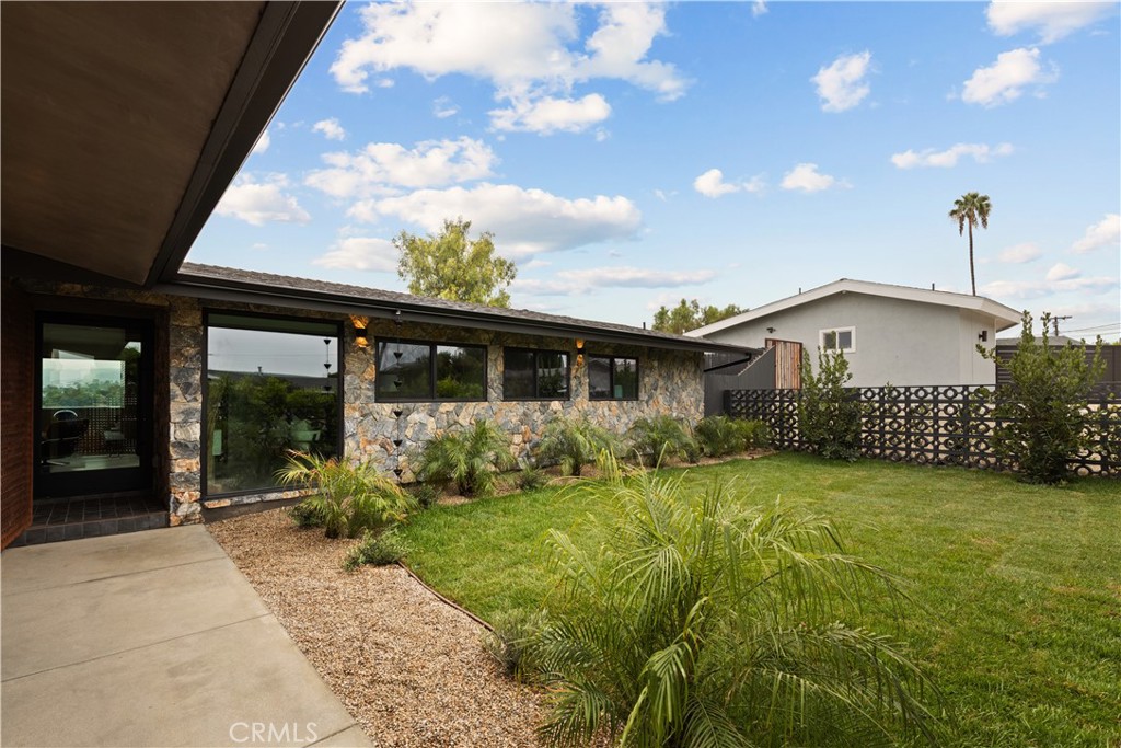 5746 Mcdonie Property Photo 5