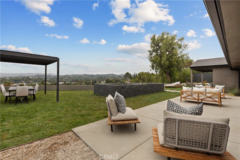 5746 Mcdonie Property Photo 33