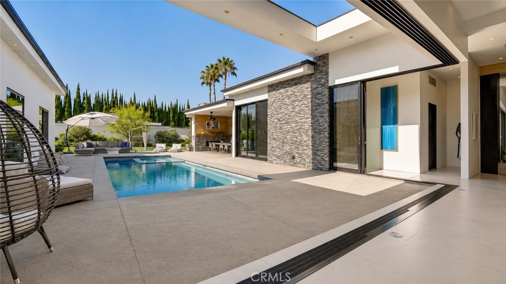 22935 Oxnard Property Photo 1