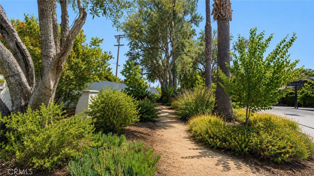 22935 Oxnard Property Photo 7