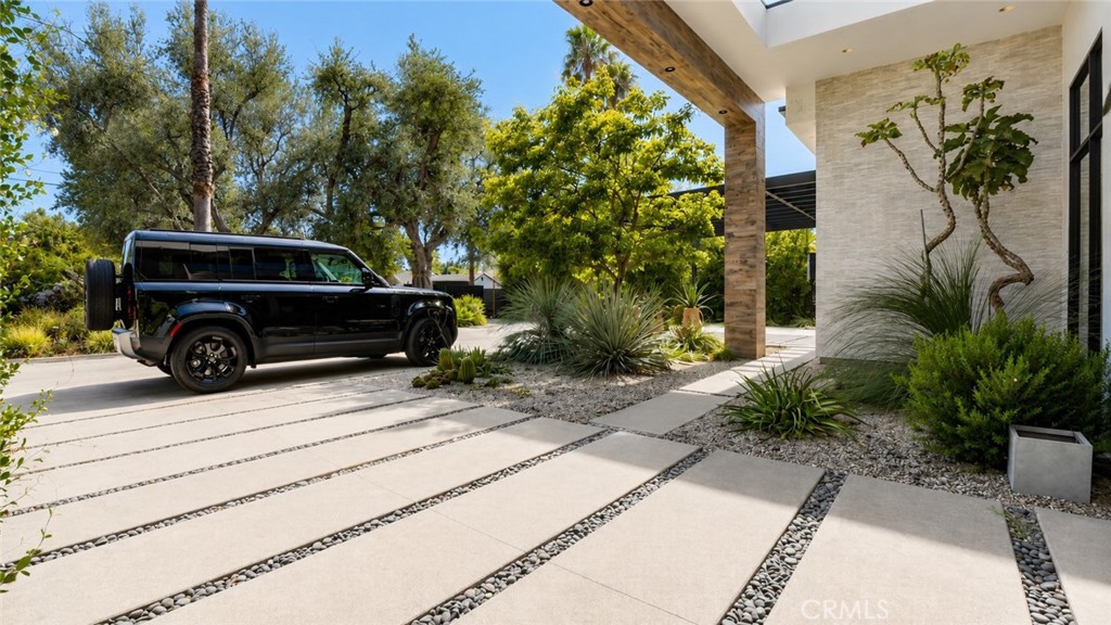 22935 Oxnard Property Photo 9