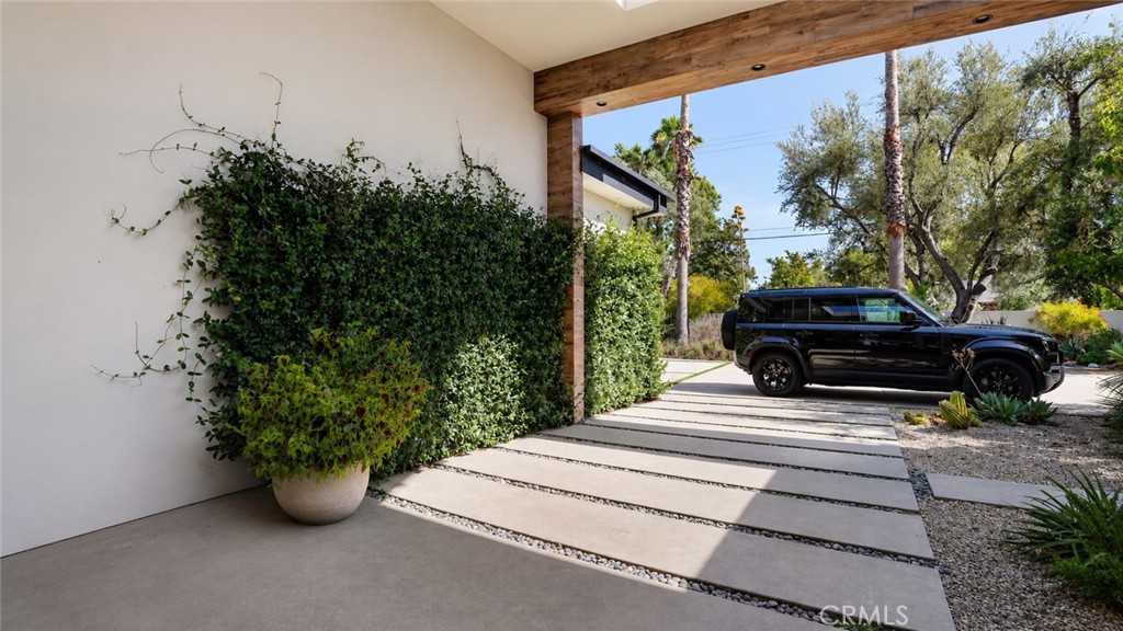 22935 Oxnard Property Photo 11