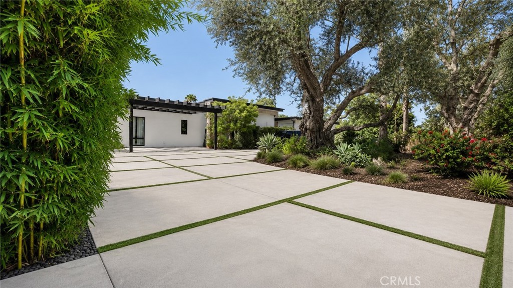 22935 Oxnard Property Photo 15