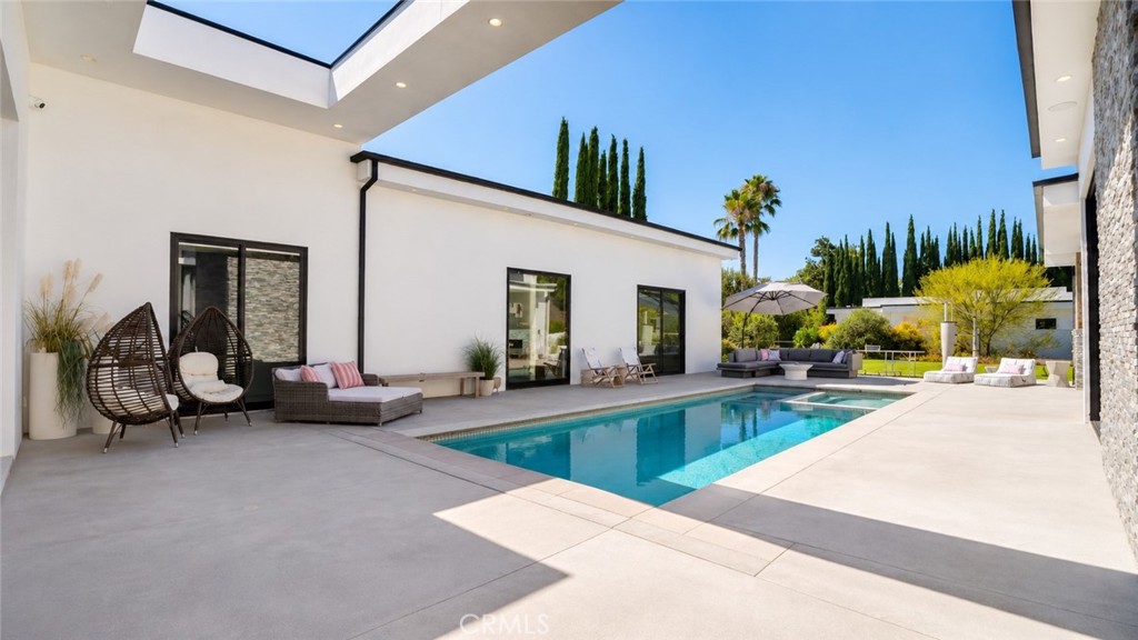 22935 Oxnard Property Photo 37