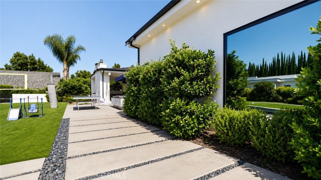 22935 Oxnard Property Photo 39
