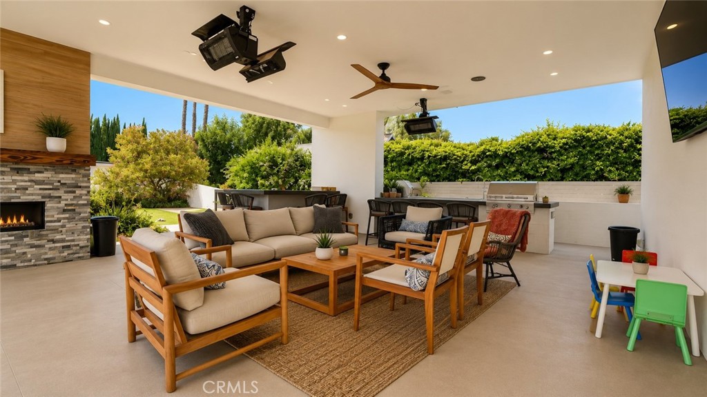 22935 Oxnard Property Photo 47
