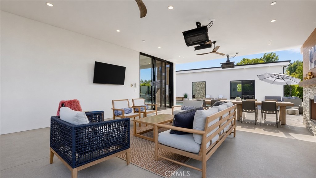22935 Oxnard Property Photo 48