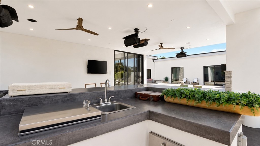 22935 Oxnard Property Photo 49