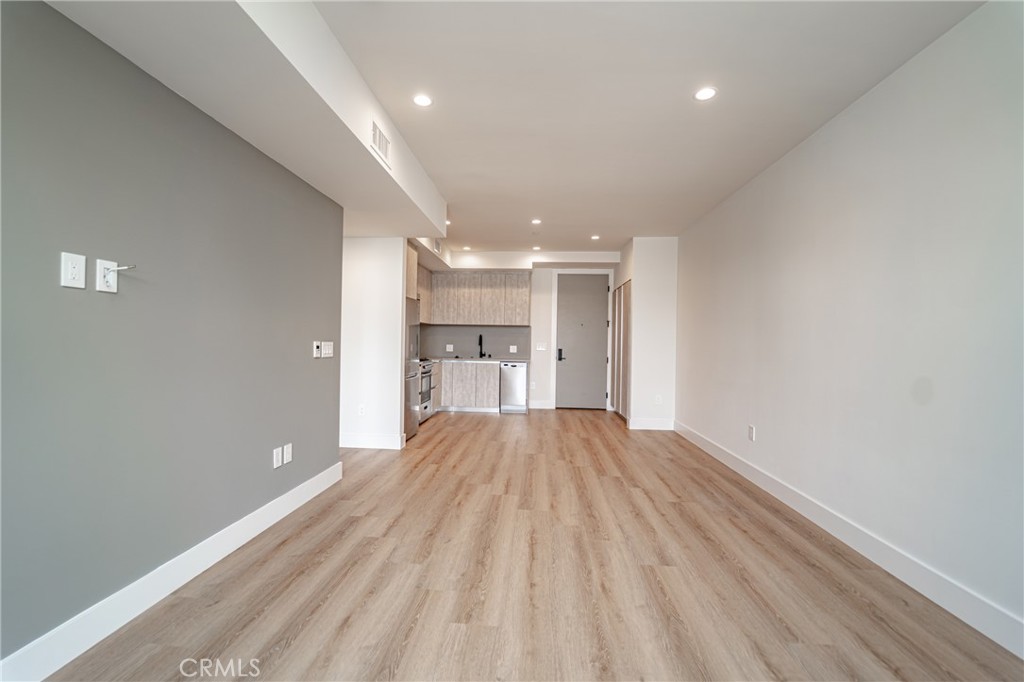 2828 London Street 305 Property Photo 2