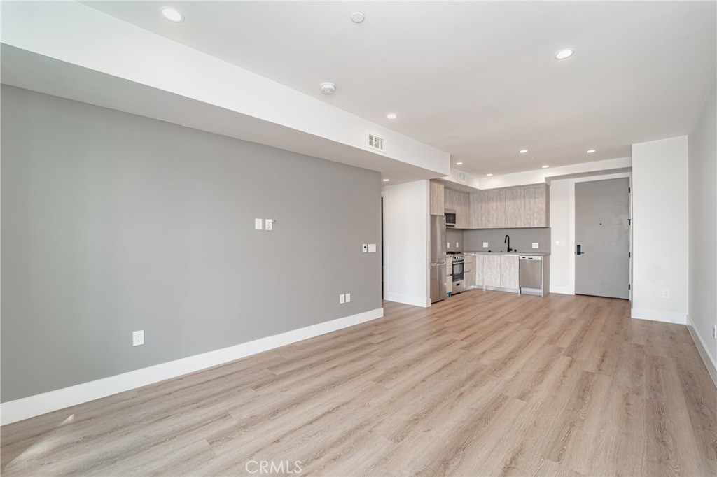 2828 London Street 305 Property Photo 3