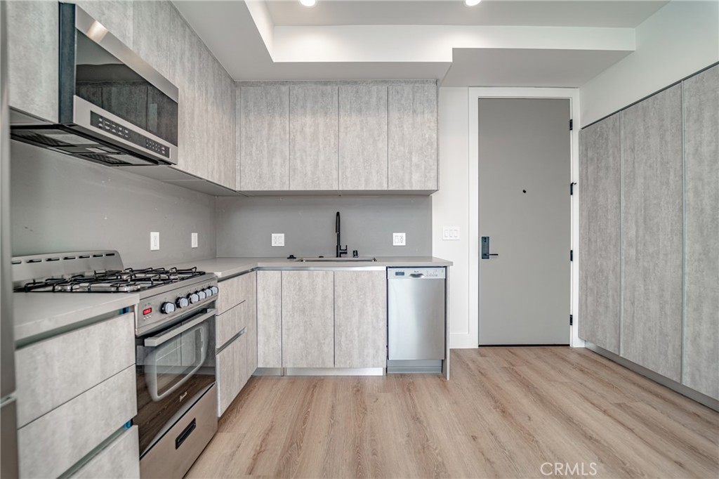 2828 London Street 305 Property Photo 5