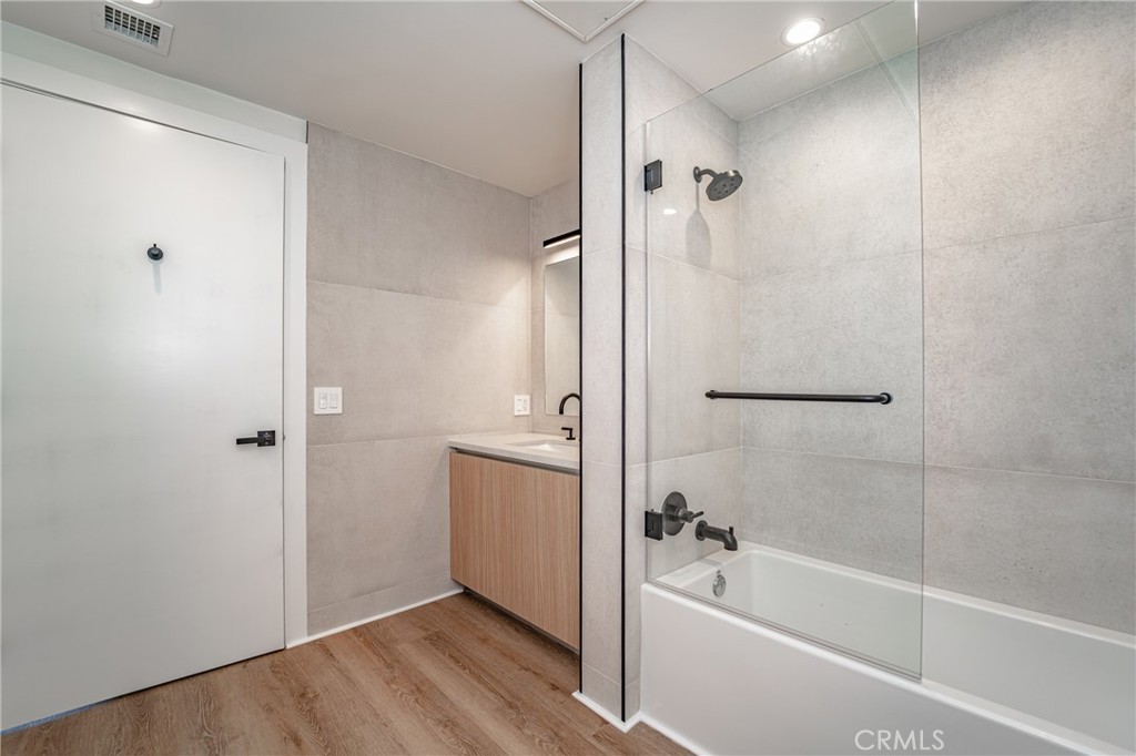 2828 London Street 305 Property Photo 13