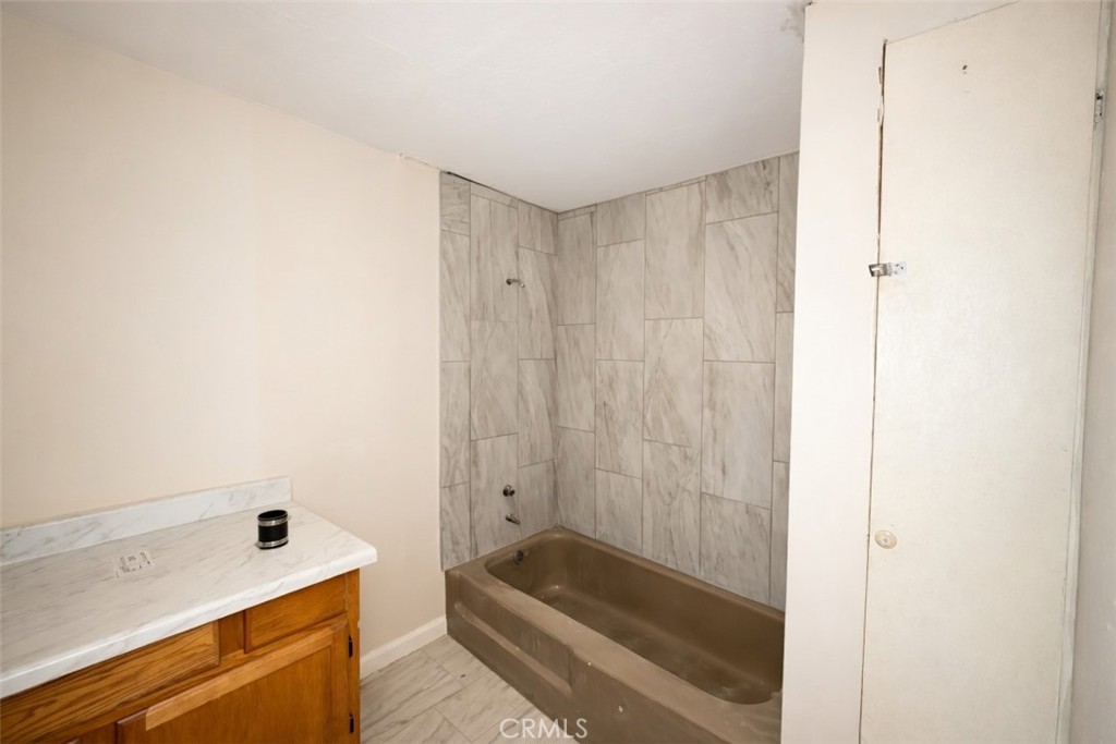328 N Helena Property Photo 5