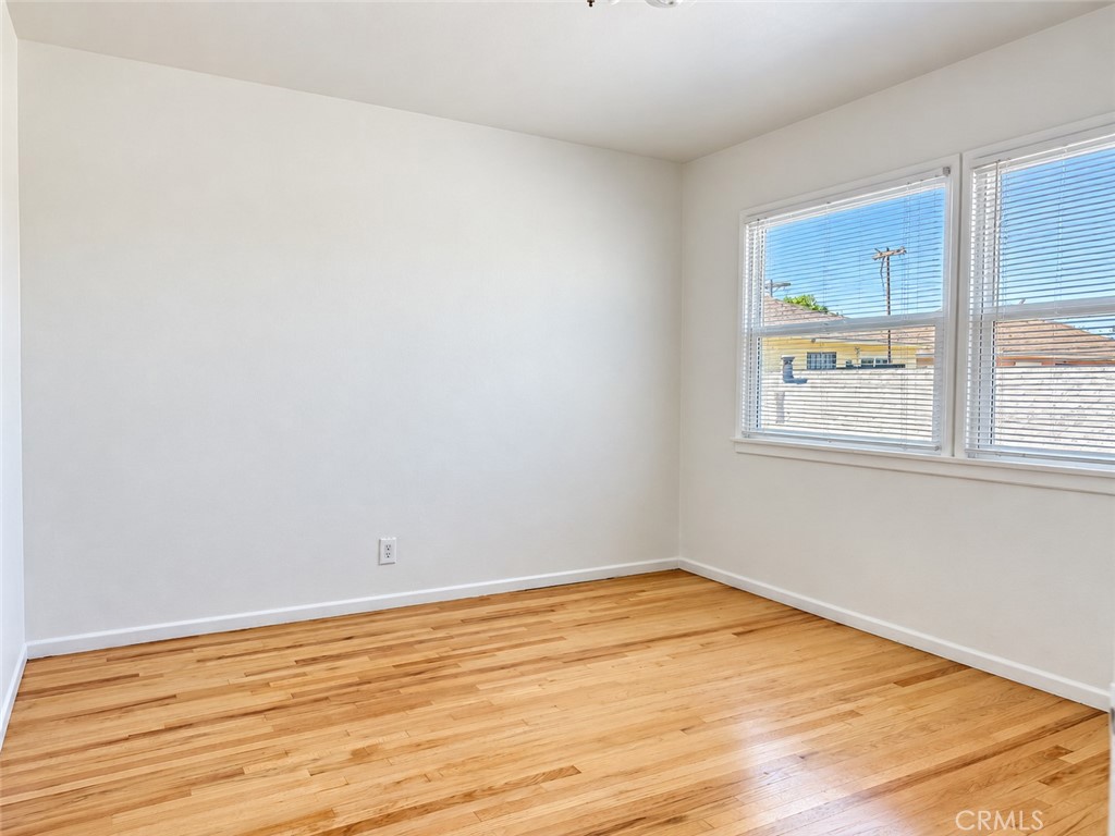15234 Rayen Street D Property Photo 12