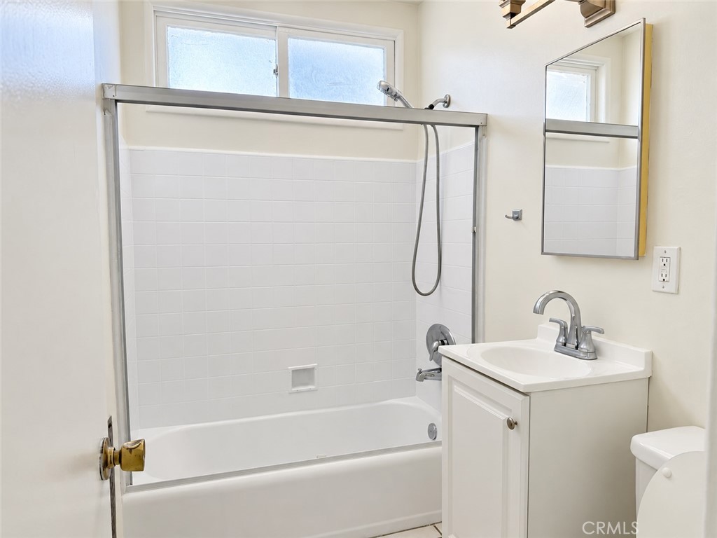 15234 Rayen Street D Property Photo 14