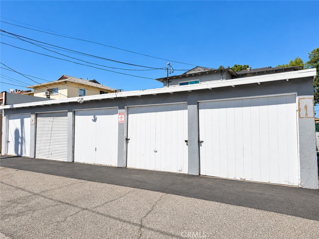 15234 Rayen Street D Property Photo 17
