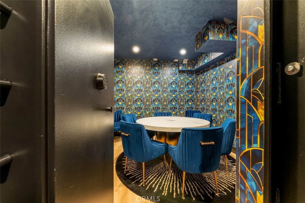 5301 Amestoy Avenue Property Photo 41