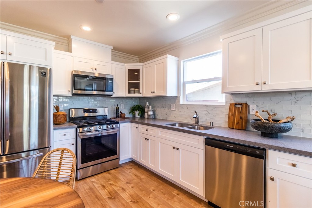 1737 S Longwood Avenue Property Photo 6