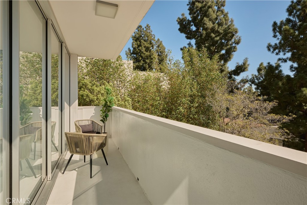 8787 Shoreham Drive 105 Property Photo 8
