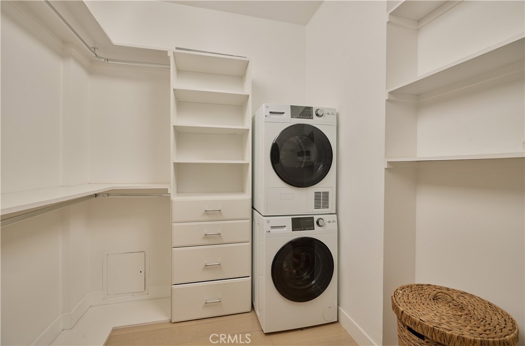 8787 Shoreham Drive 105 Property Photo 14