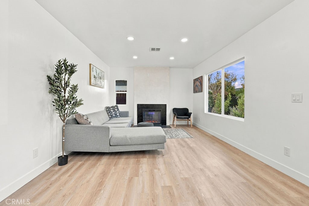 6225 Morella Property Photo 3