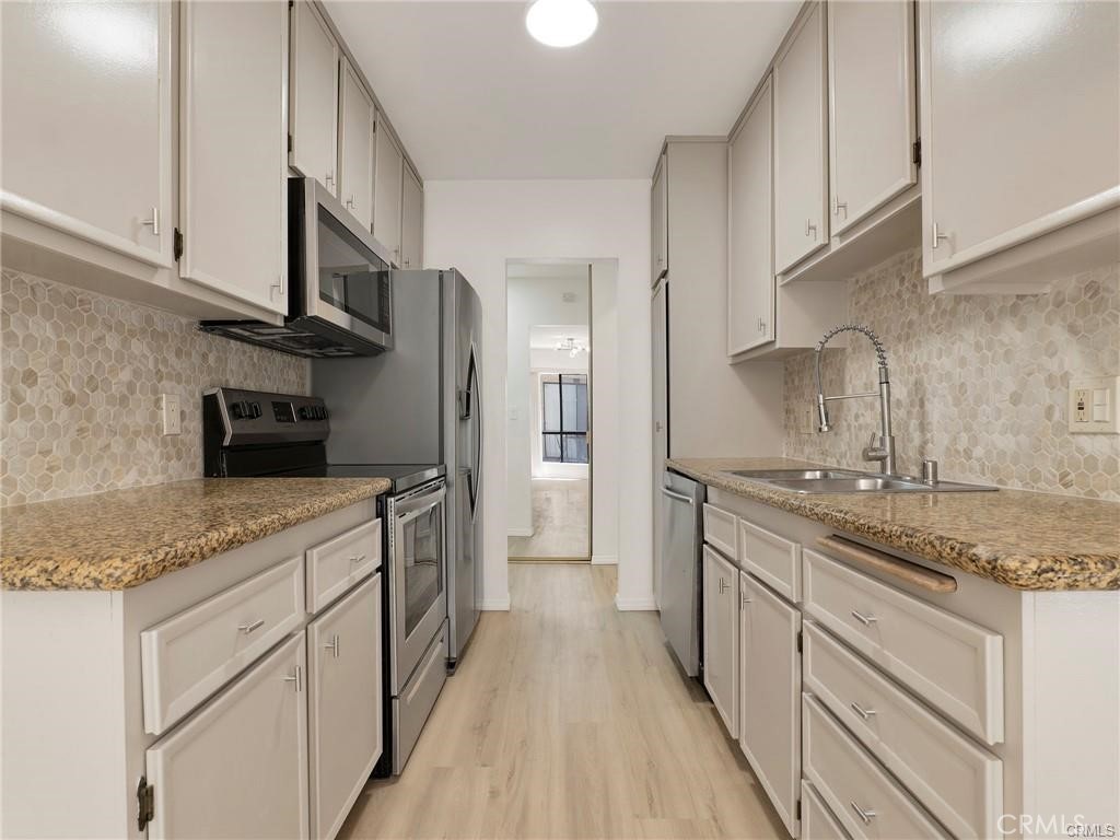 7300 Franklin Avenue 354 Property Photo 7