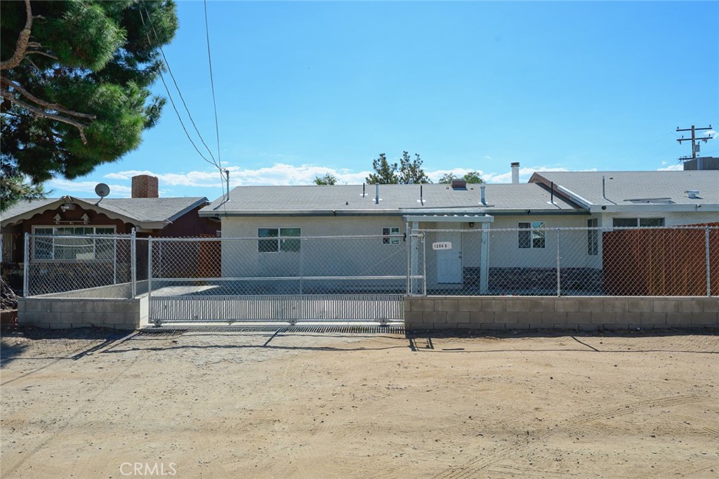 1204 E Avenue Q4 Property Photo 3