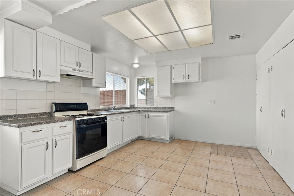 1204 E Avenue Q4 Property Photo 18