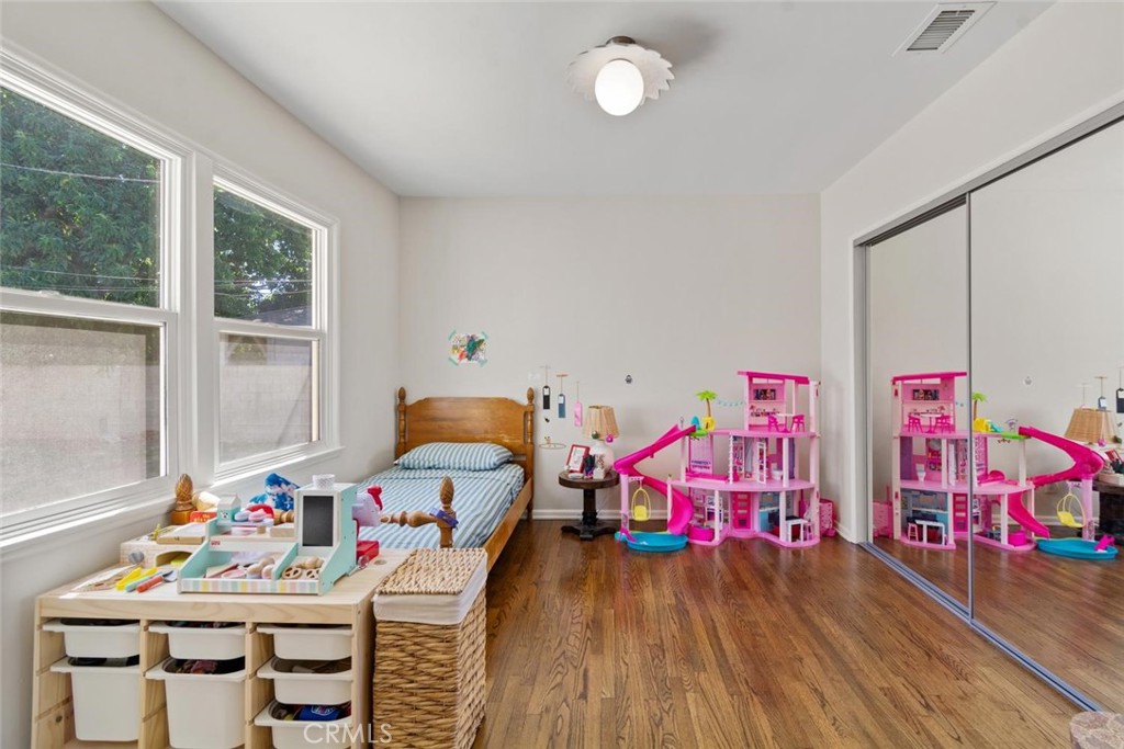 8944 Darby Avenue Property Photo 11
