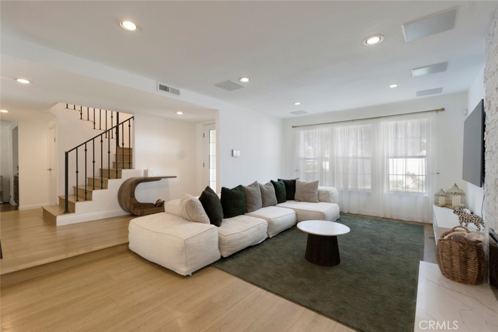 22828 Hartland Street Property Photo 4