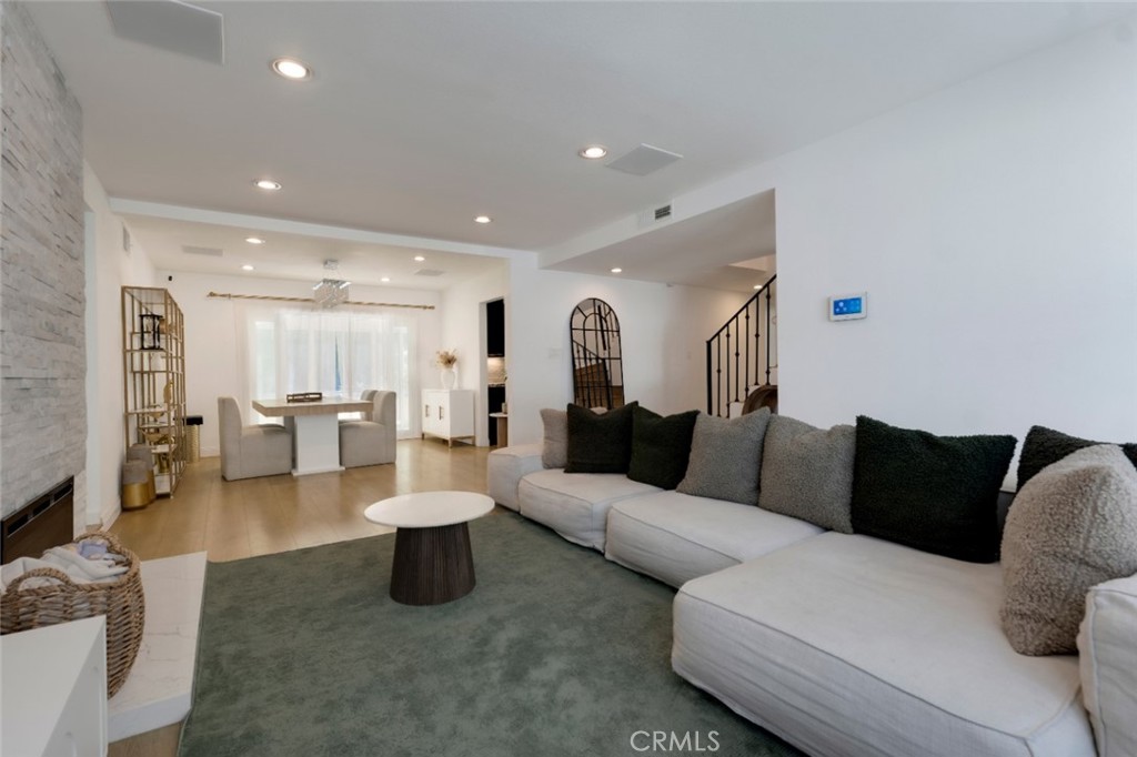 22828 Hartland Street Property Photo 6