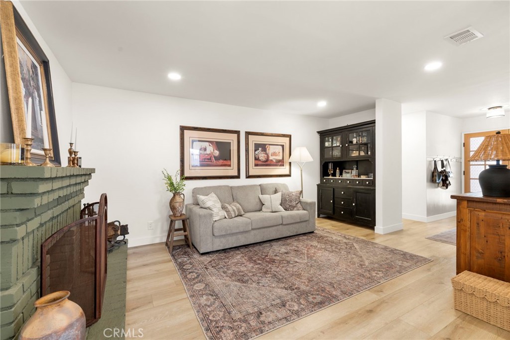 30390 Honeysuckle Hill Drive Property Photo 6