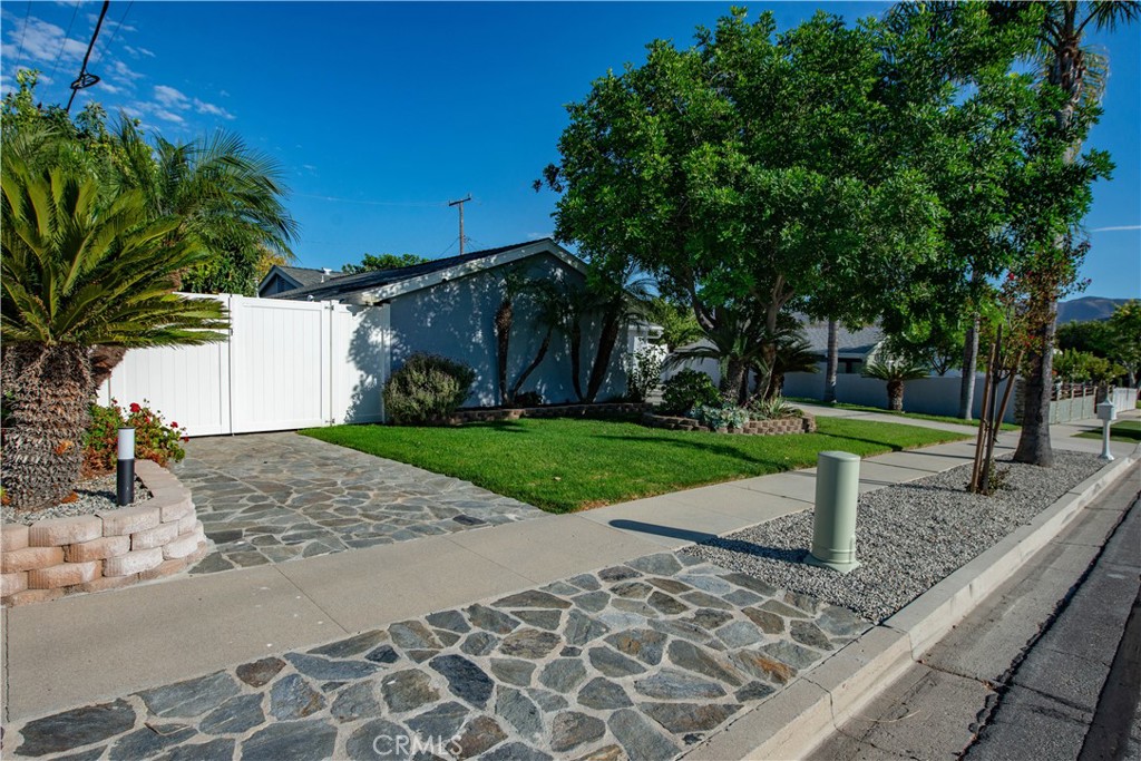 1546 Deodora Street Property Photo 2