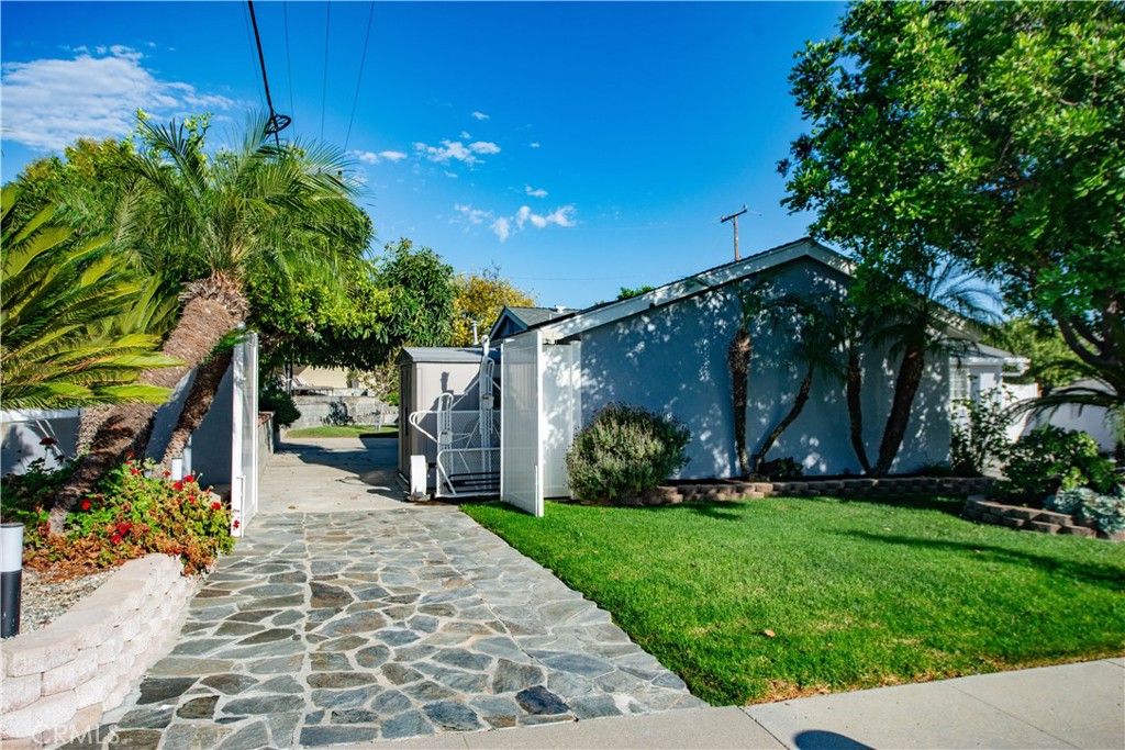 1546 Deodora Street Property Photo 3