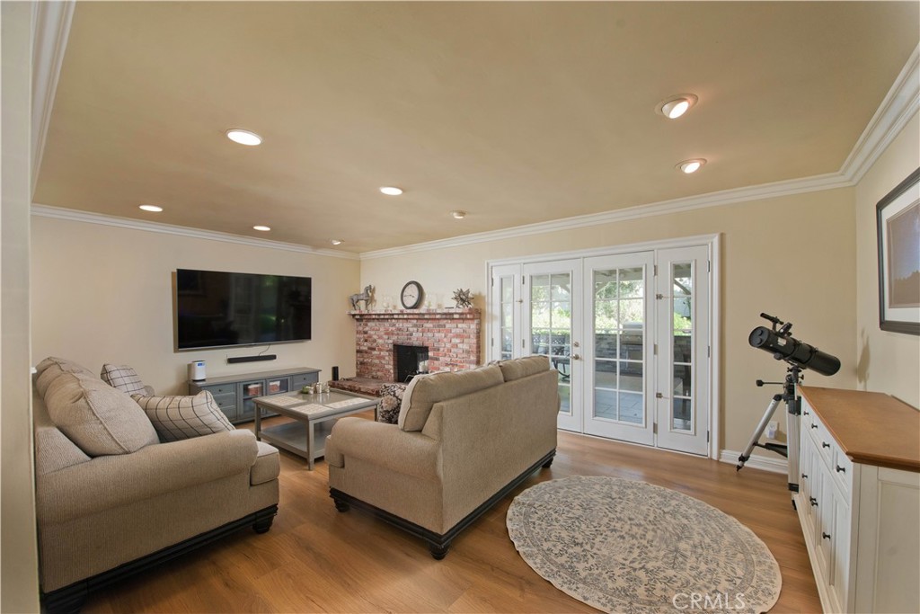 1546 Deodora Street Property Photo 4